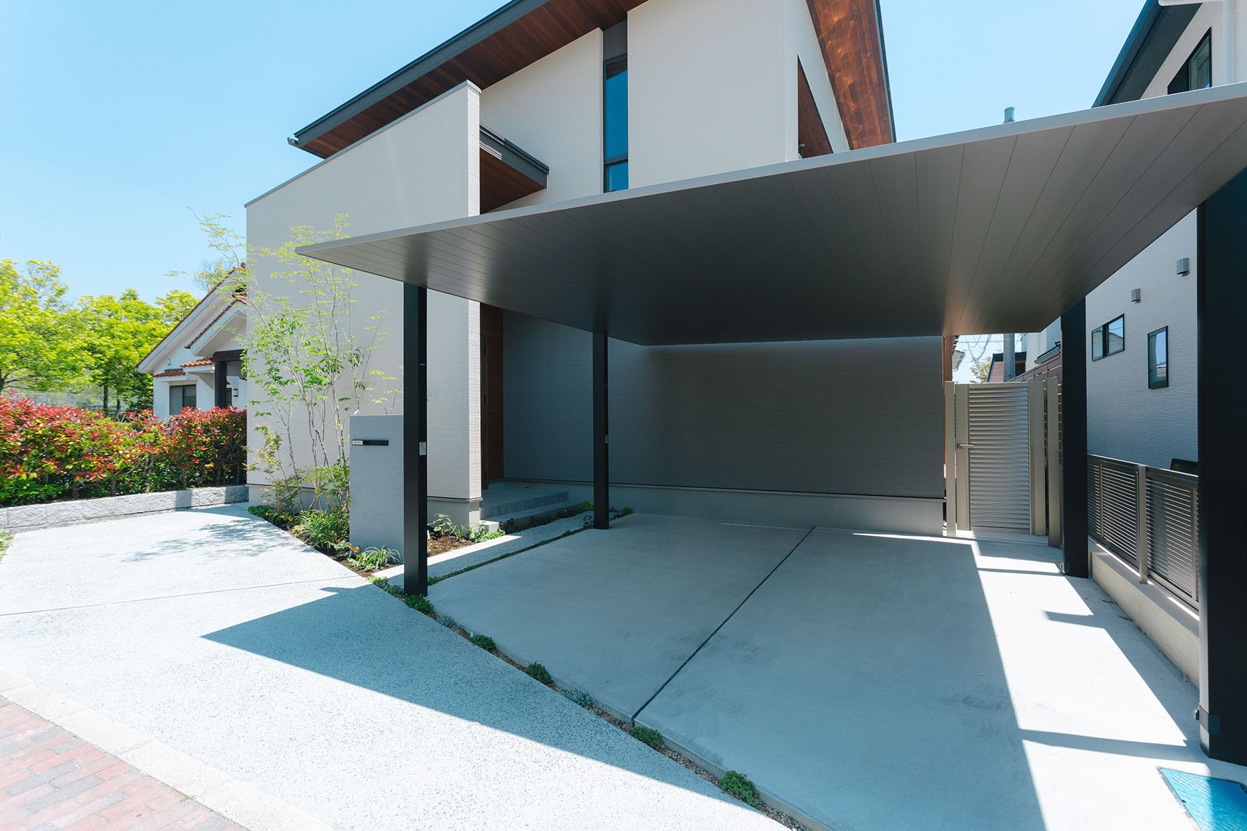 モダンでスタイリッシュなLIXIL カーポート SC — 施工事例 — GreenSeek